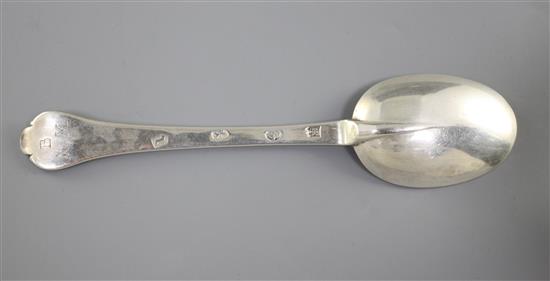 A James II silver rat-tail trefid spoon by John King, London, 1686, 55 grams.